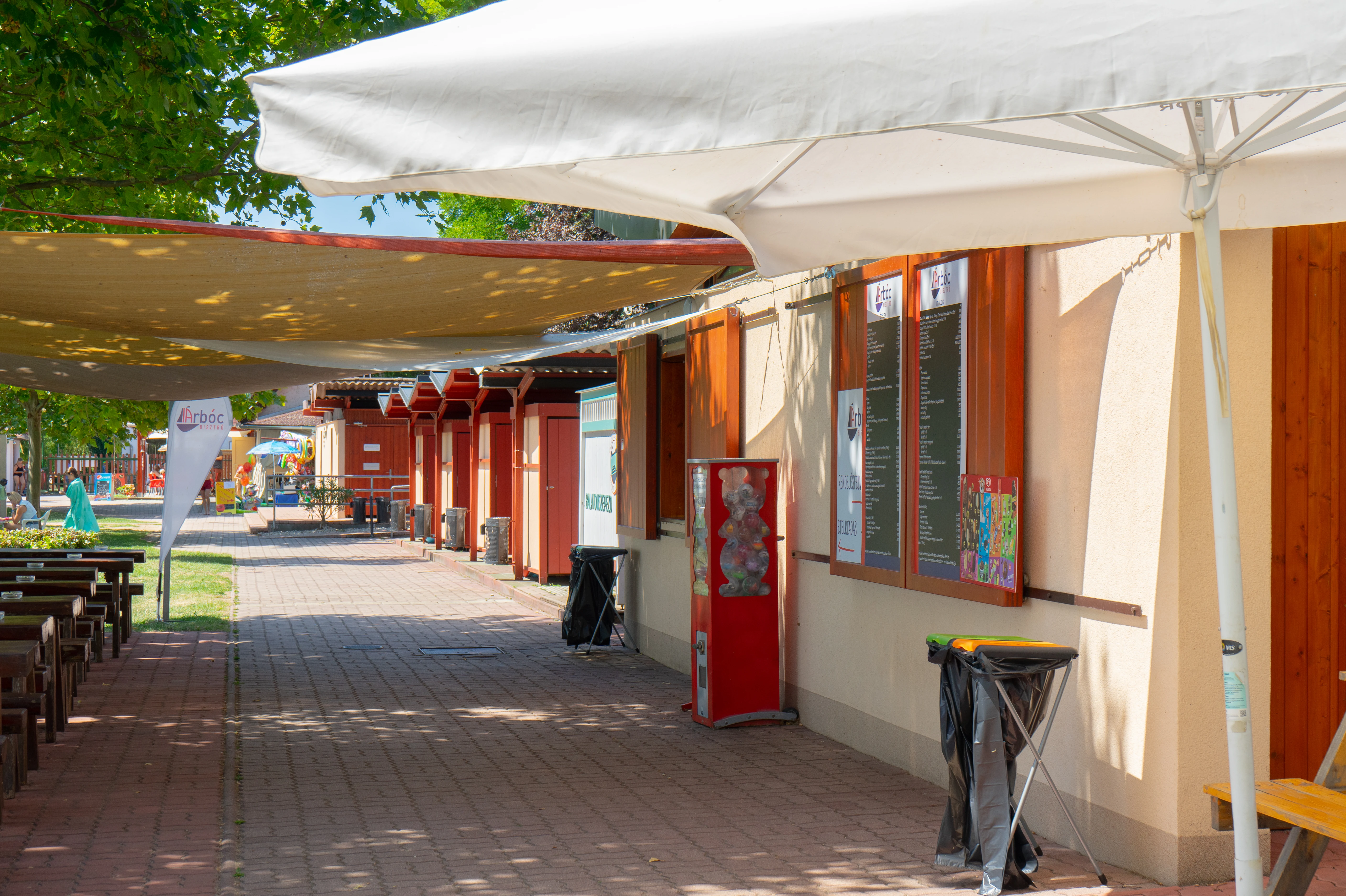 Strand hangulat az Árbóc Bisztróban Balatonszepezd